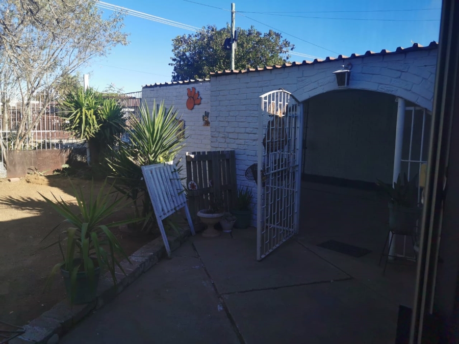 4 Bedroom Property for Sale in Odendaalsrus Free State